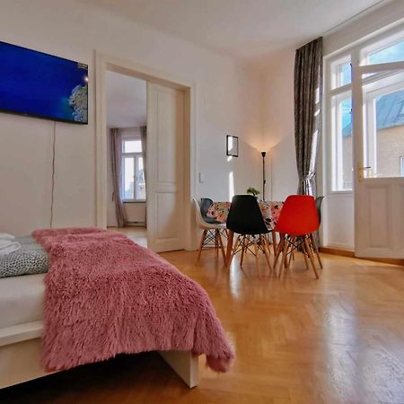 Central And Round 3 Minutes To City Shopping Center And Schoenbrunn Palace Viena Exterior foto