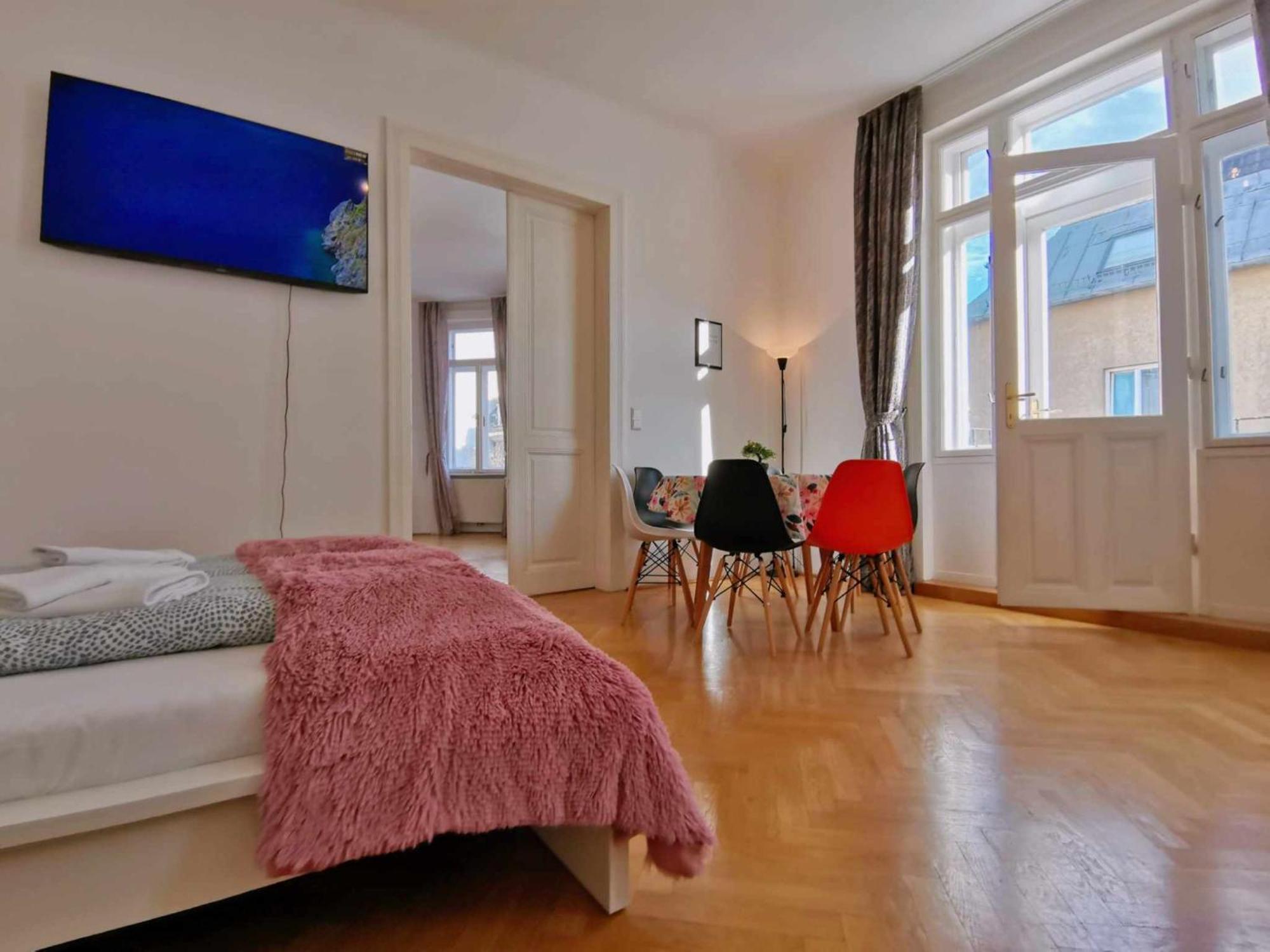 Central And Round 3 Minutes To City Shopping Center And Schoenbrunn Palace Viena Exterior foto