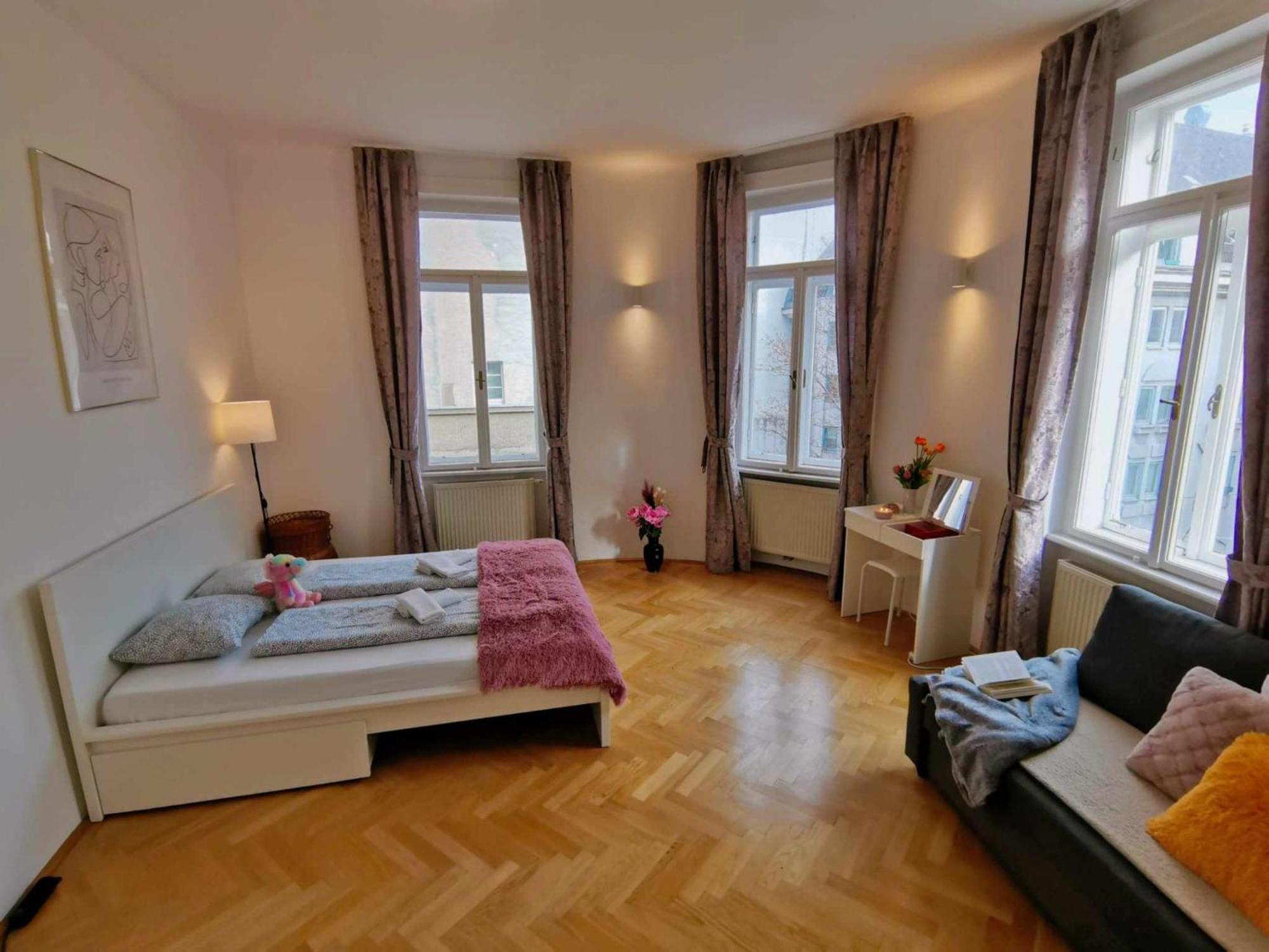 Central And Round 3 Minutes To City Shopping Center And Schoenbrunn Palace Viena Exterior foto