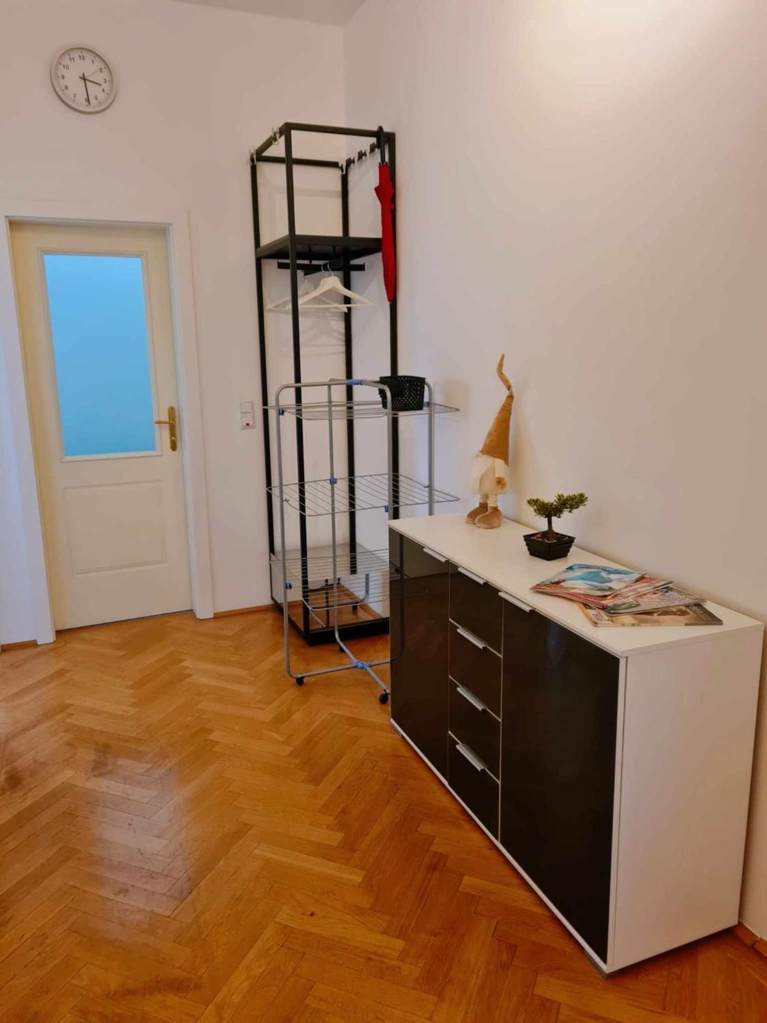 Central And Round 3 Minutes To City Shopping Center And Schoenbrunn Palace Viena Exterior foto