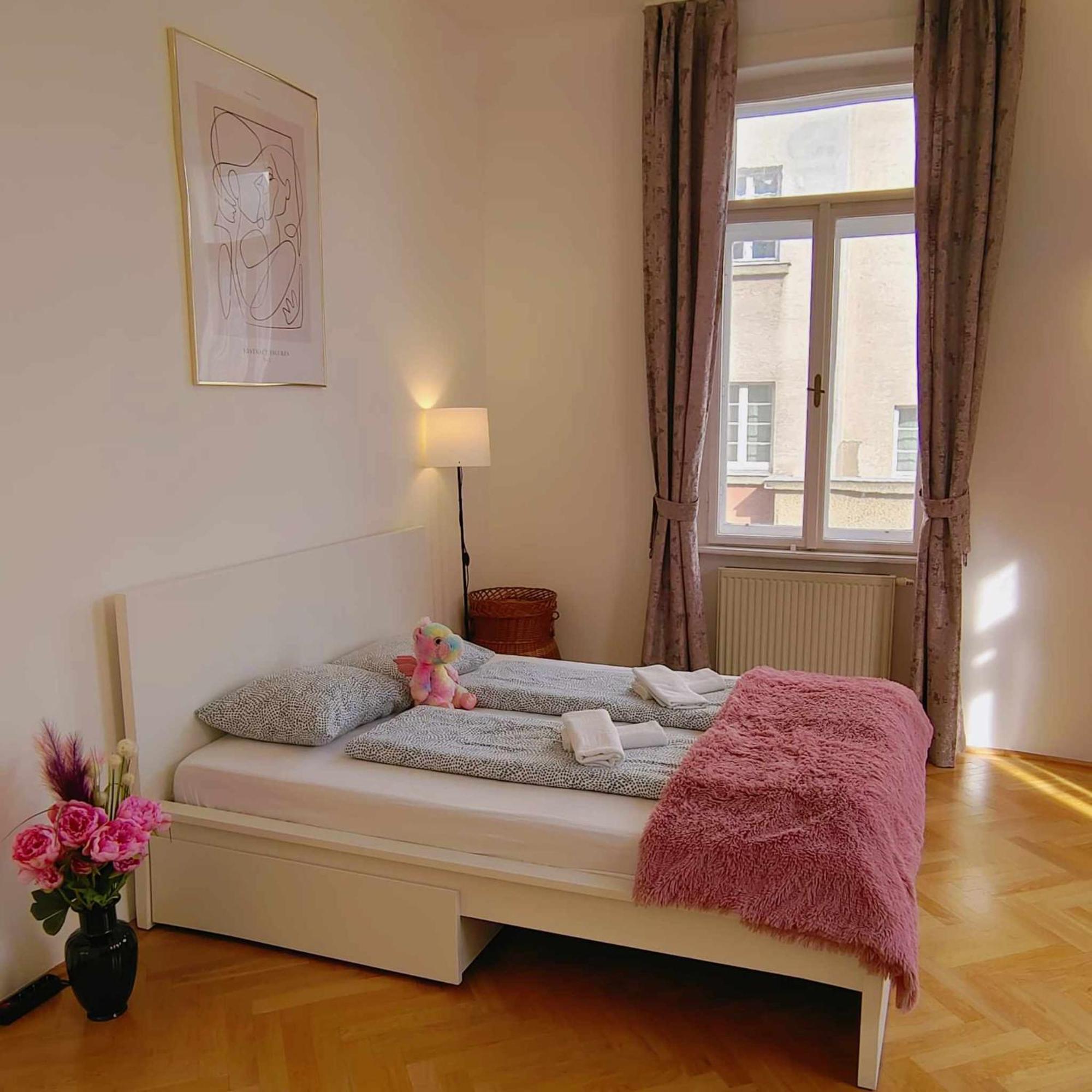 Central And Round 3 Minutes To City Shopping Center And Schoenbrunn Palace Viena Exterior foto